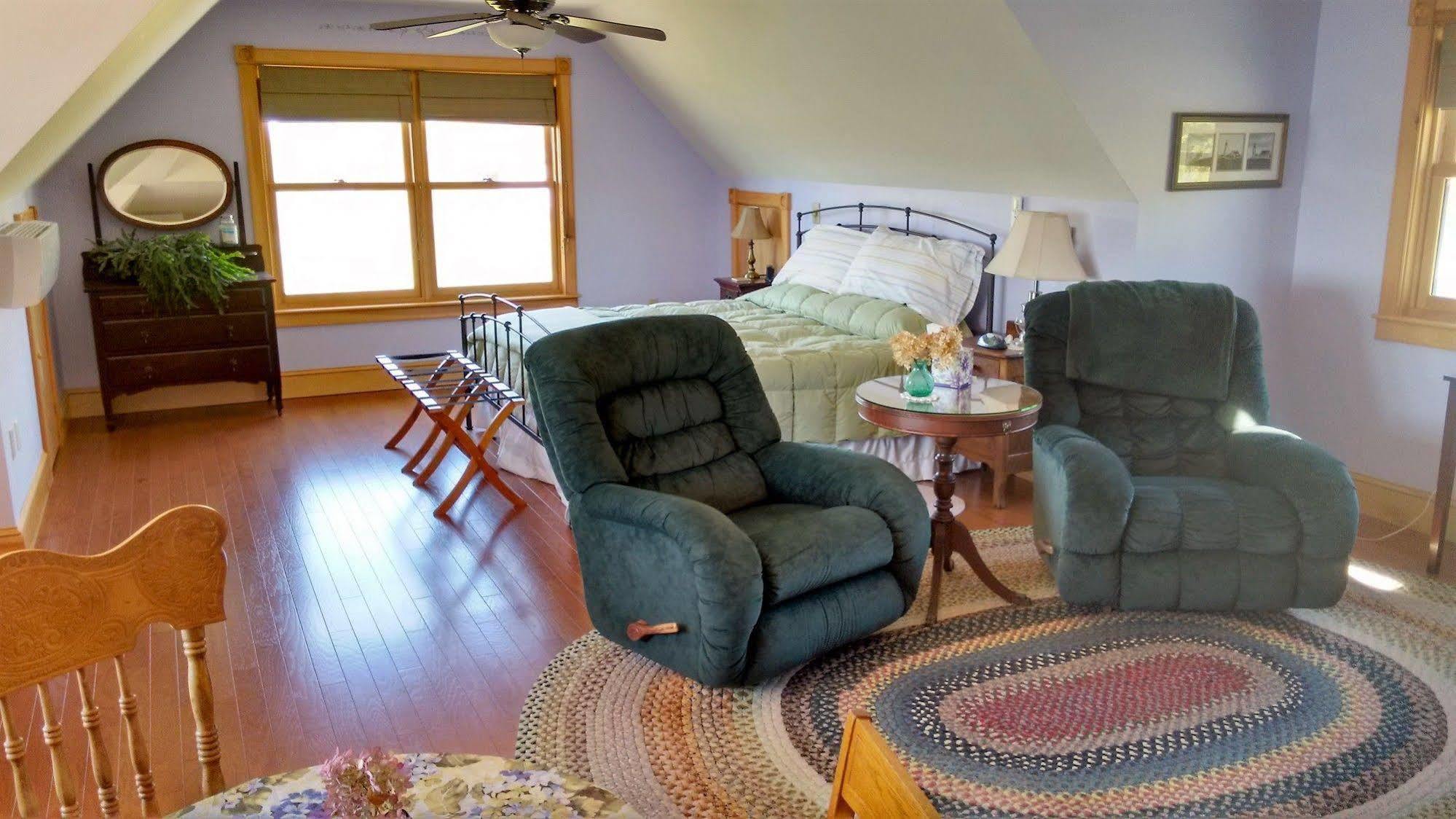 Wave Walker Bed And Breakfast Surry Екстериор снимка